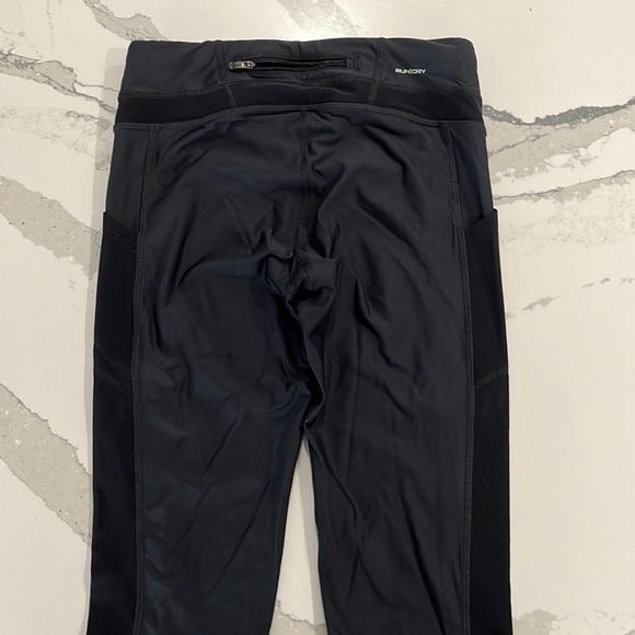 Saucony bullet series knee length running tights. Size small. - Picture 4 of 4